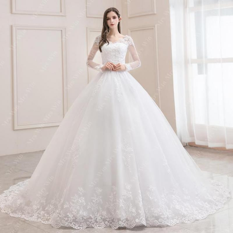 Vestido de Noiva Princesa com Cauda Elegante e Gola V