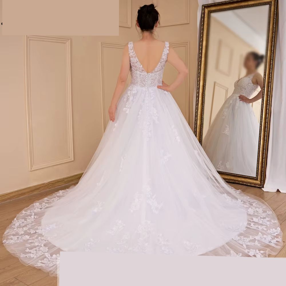 Vestido de Noiva Linha A com Decote em V e Renda Encantadora