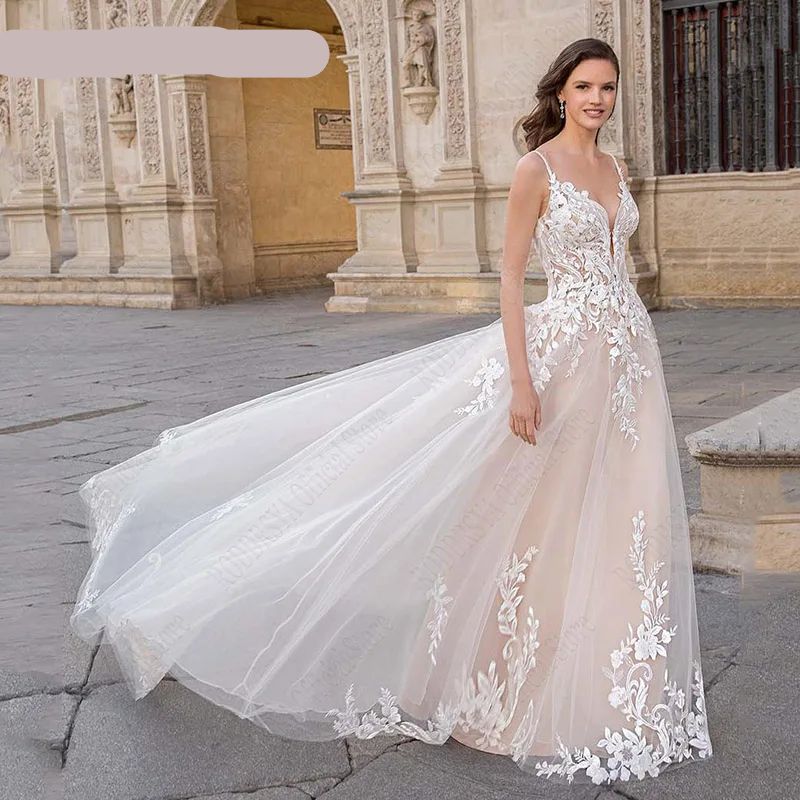 Vestido de Noiva A-Line com Apliques e Cauda de Tule