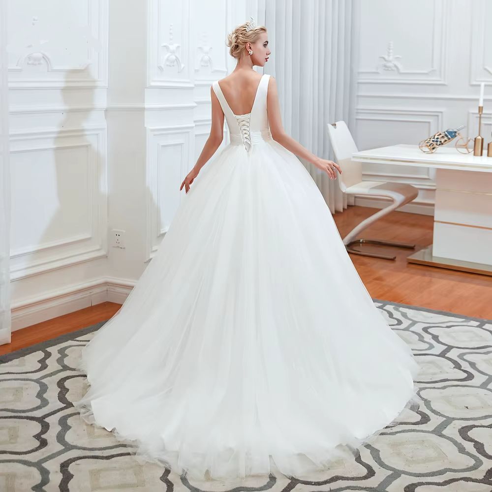 Vestido de Noiva Princesa com Decote em V e Cauda de Tule