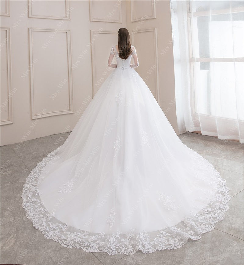 Vestido de Noiva Princesa com Cauda Elegante e Gola V
