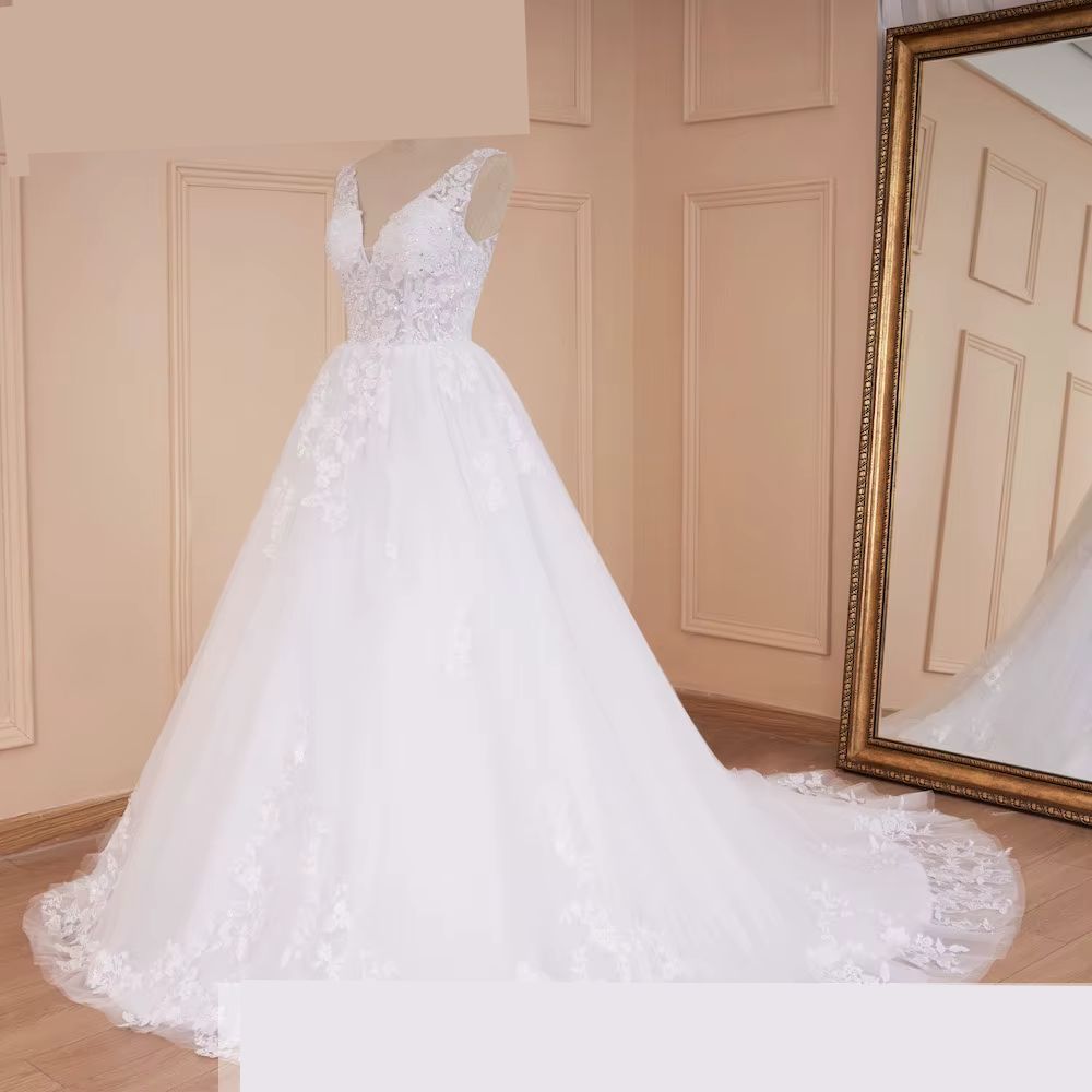 Vestido de Noiva Linha A com Decote em V e Renda Encantadora