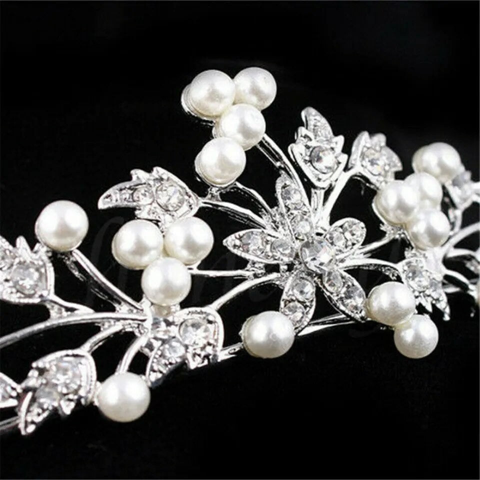 Tiara de Noiva com Pérolas e Strass - Elegância para o Grande Dia
