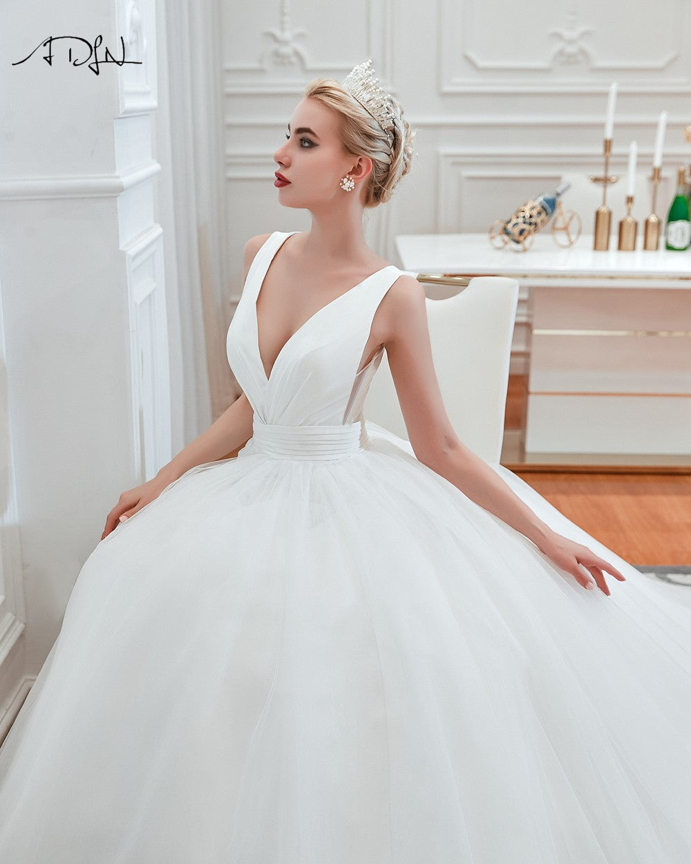 Vestido de Noiva Princesa com Decote em V e Cauda de Tule
