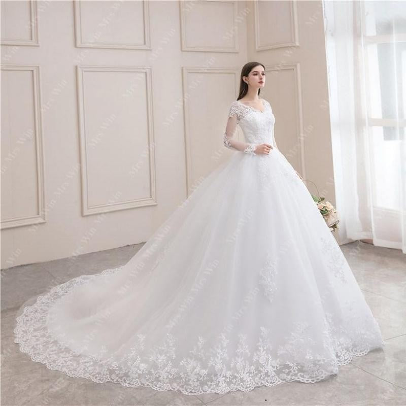 Vestido de Noiva Princesa com Cauda Elegante e Gola V