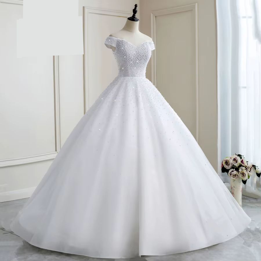 Vestido de Noiva Luxuoso com Pérolas - Elegância e Sofisticação