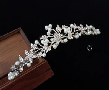 Tiara de Noiva com Pérolas e Strass - Elegância para o Grande Dia