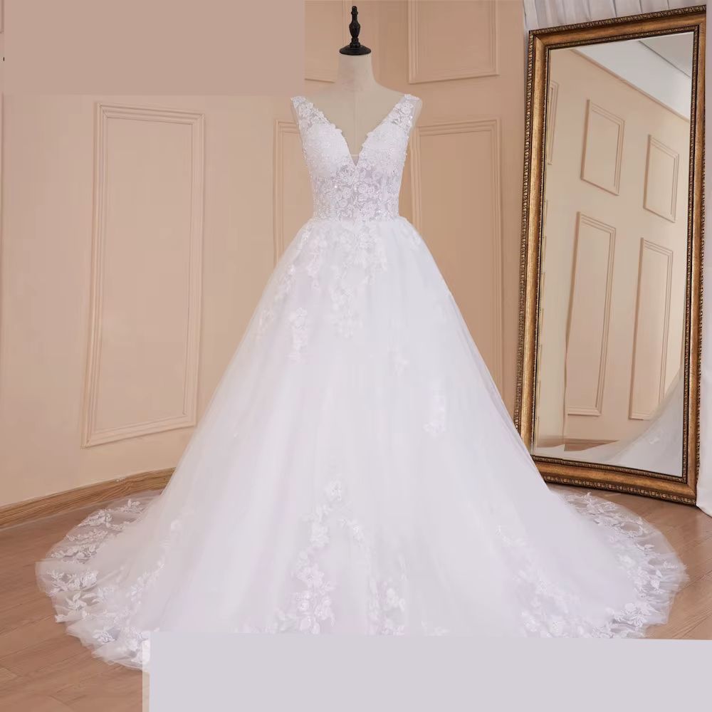 Vestido de Noiva Linha A com Decote em V e Renda Encantadora