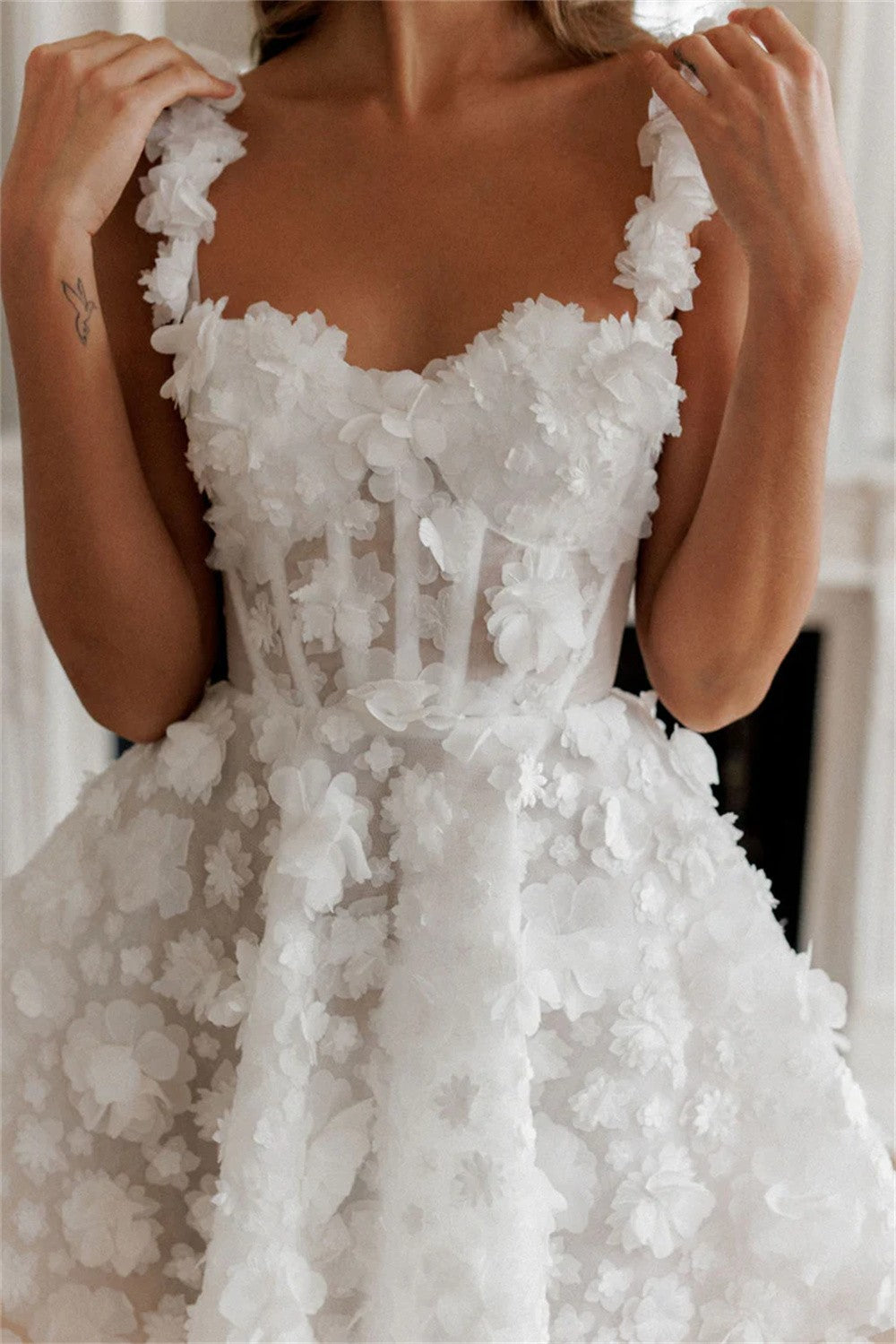Vestido de Noiva Curto Floral Rosas