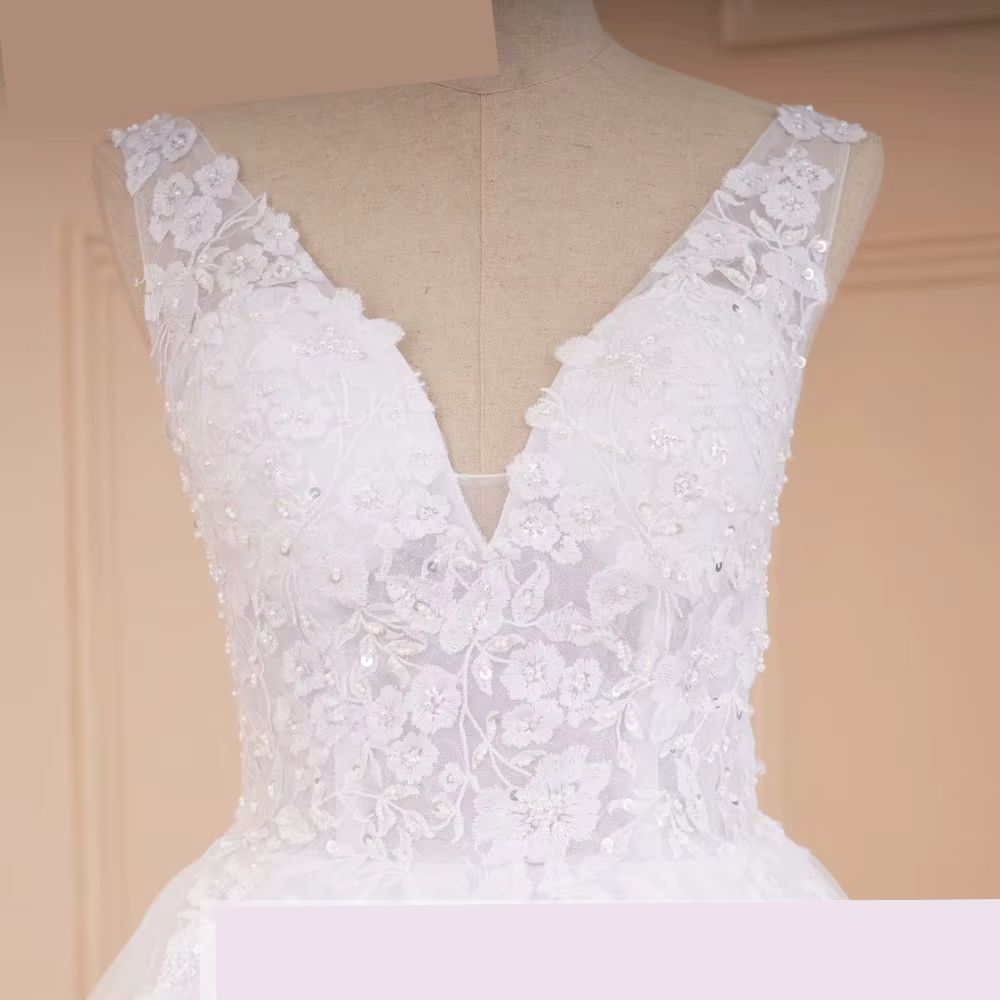Vestido de Noiva Linha A com Decote em V e Renda Encantadora