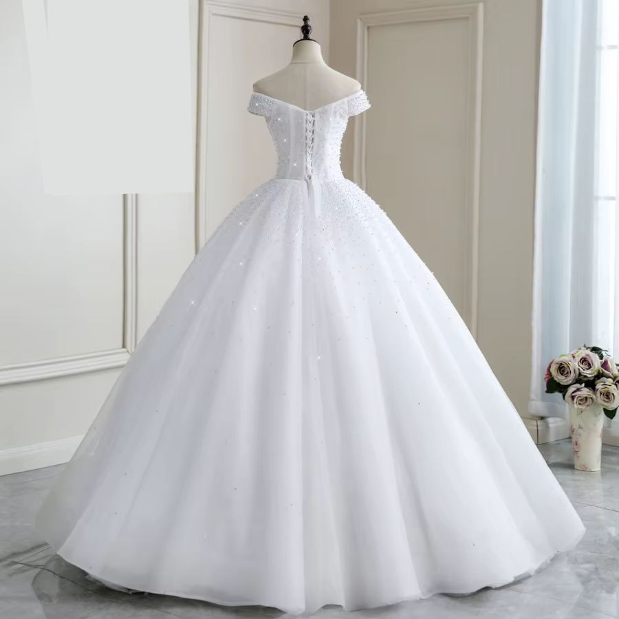 Vestido de Noiva Luxuoso com Pérolas - Elegância e Sofisticação