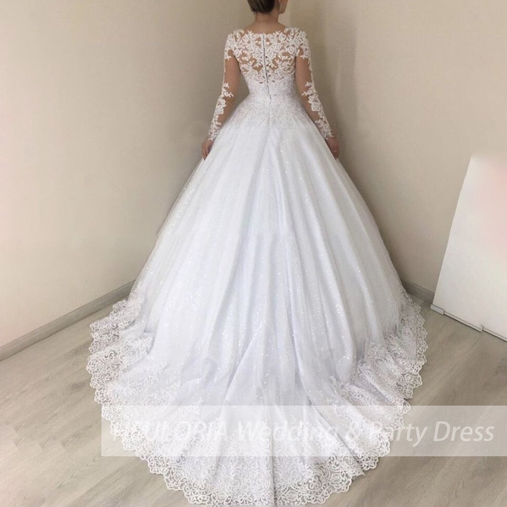 Vestido de Noiva Gola V com Renda e Manga Longa Plus Size