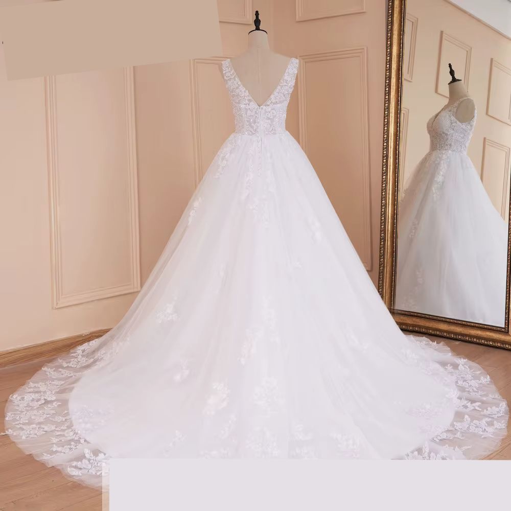 Vestido de Noiva Linha A com Decote em V e Renda Encantadora