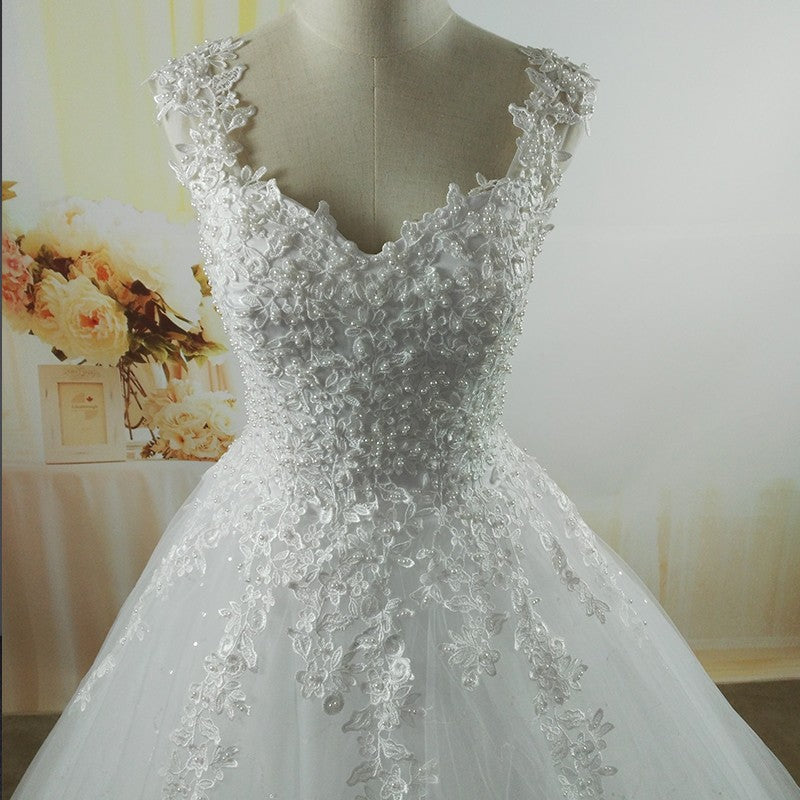Vestido de Noiva Clássico com Pérolas e Tule - Elegância e Sofisticação