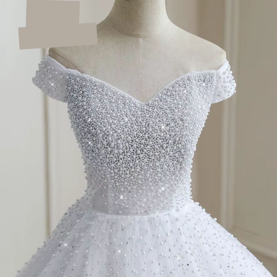 Vestido de Noiva Luxuoso com Pérolas - Elegância e Sofisticação