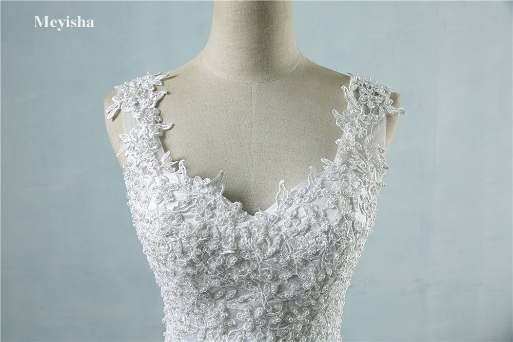 Vestido de Noiva Clássico com Pérolas e Tule - Elegância e Sofisticação