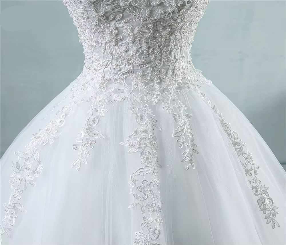 Vestido de Noiva Clássico com Pérolas e Tule - Elegância e Sofisticação