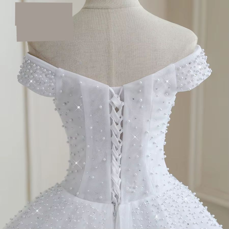 Vestido de Noiva Luxuoso com Pérolas - Elegância e Sofisticação