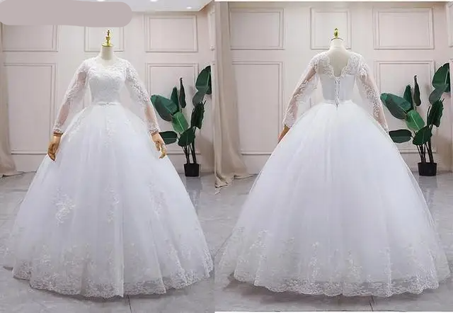 Vestido de Noiva Princesa com Cauda Elegante e Gola V