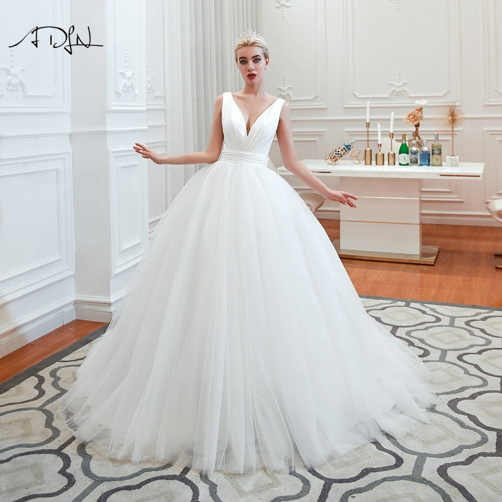 Vestido de Noiva Princesa com Decote em V e Cauda de Tule