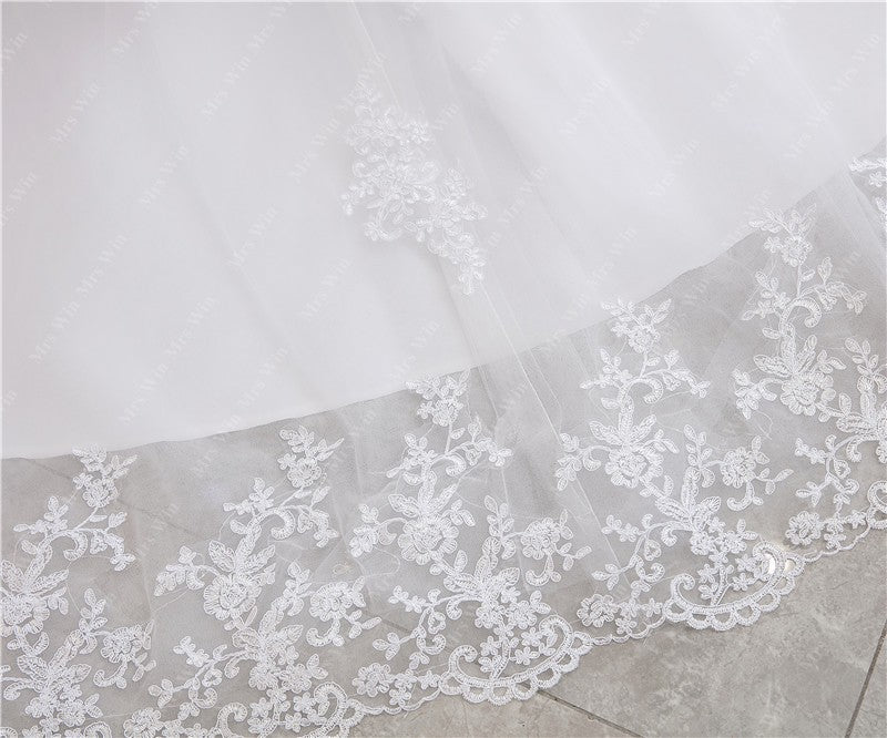 Vestido de Noiva Princesa com Cauda Elegante e Gola V