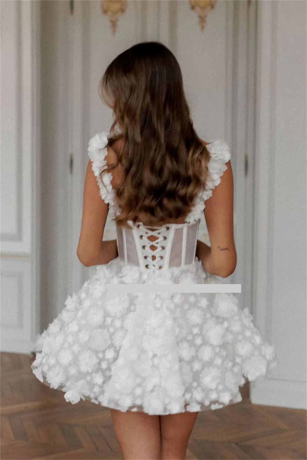 Vestido de Noiva Curto Floral Rosas