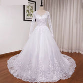 Vestido de Noiva Gola V com Renda e Manga Longa Plus Size