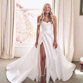Vestido de Noiva de Cetim com Alta Fenda e Plissados Elegantes