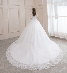Vestido de Noiva Princesa com Cauda Elegante e Gola V