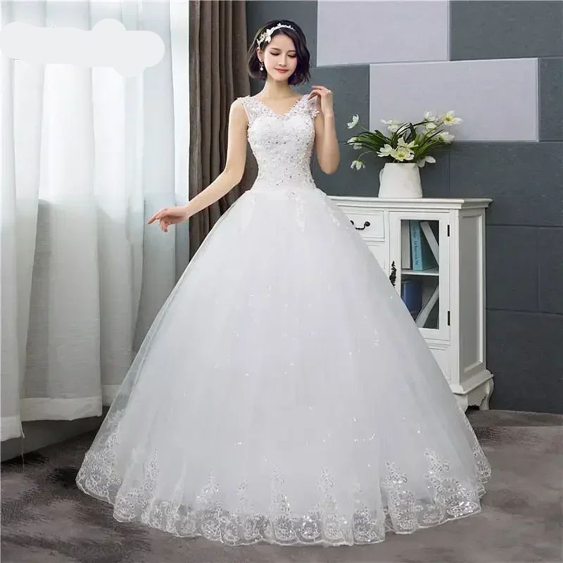 Vestido de Noiva Elegância Floral com Renda e Pérolas