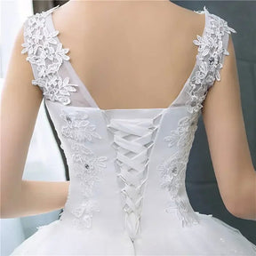 Vestido de Noiva Elegância Floral com Renda e Pérolas