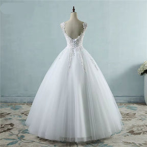 Vestido de Noiva Clássico com Pérolas e Tule - Elegância e Sofisticação