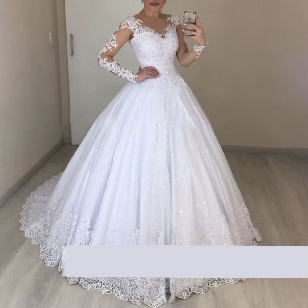 Vestido de Noiva Gola V com Renda e Manga Longa Plus Size