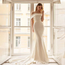 Vestido de Noiva Sereia com Cauda Longa e Decote Ombro a Ombro
