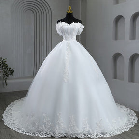 Vestido de Noiva Off-Shoulder com Apliques e Pérolas