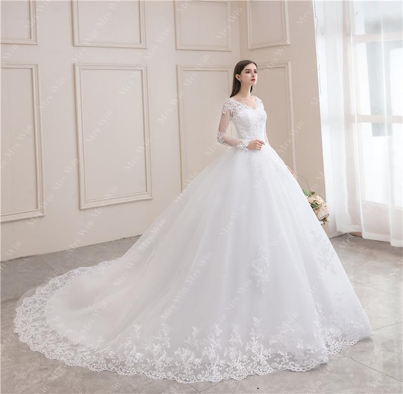Vestido de Noiva Princesa com Cauda Elegante e Gola V